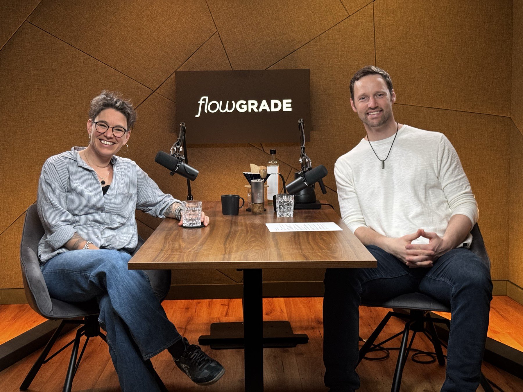 Max Gotzler mit einem Gast im Aufnahmestudio der Flowgrade Show